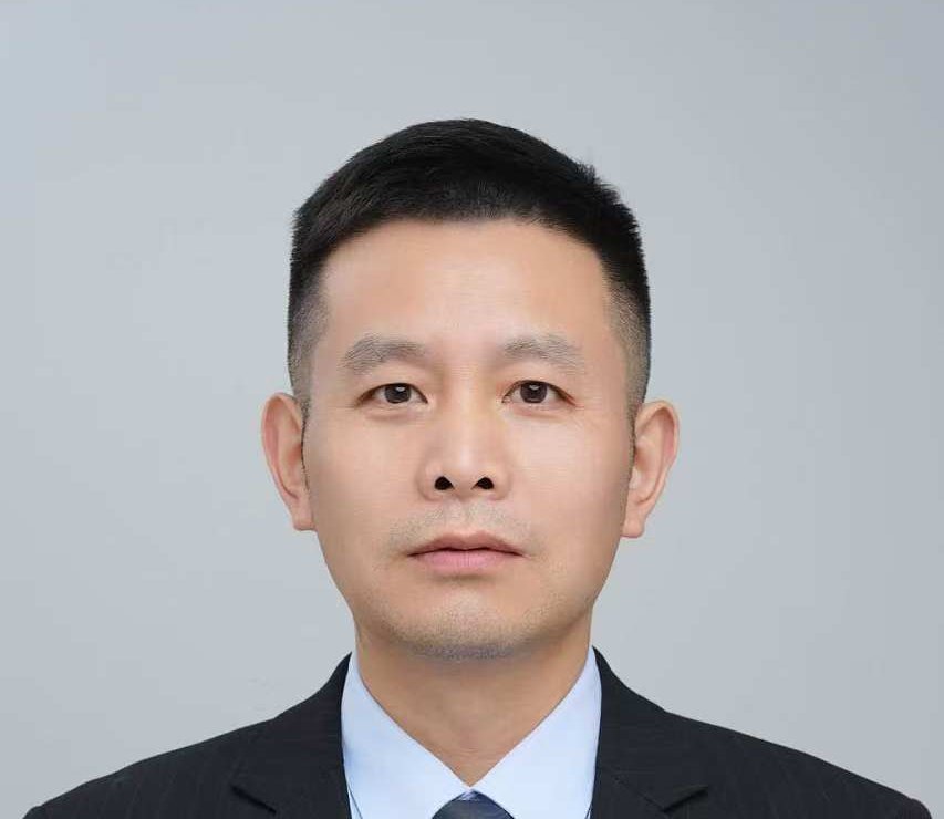 董事长 喻良